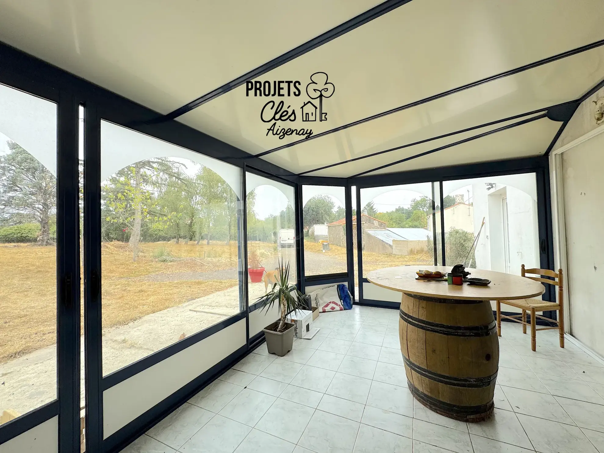 Maison de plain-pied avec véranda et grand terrain à Aizenay 