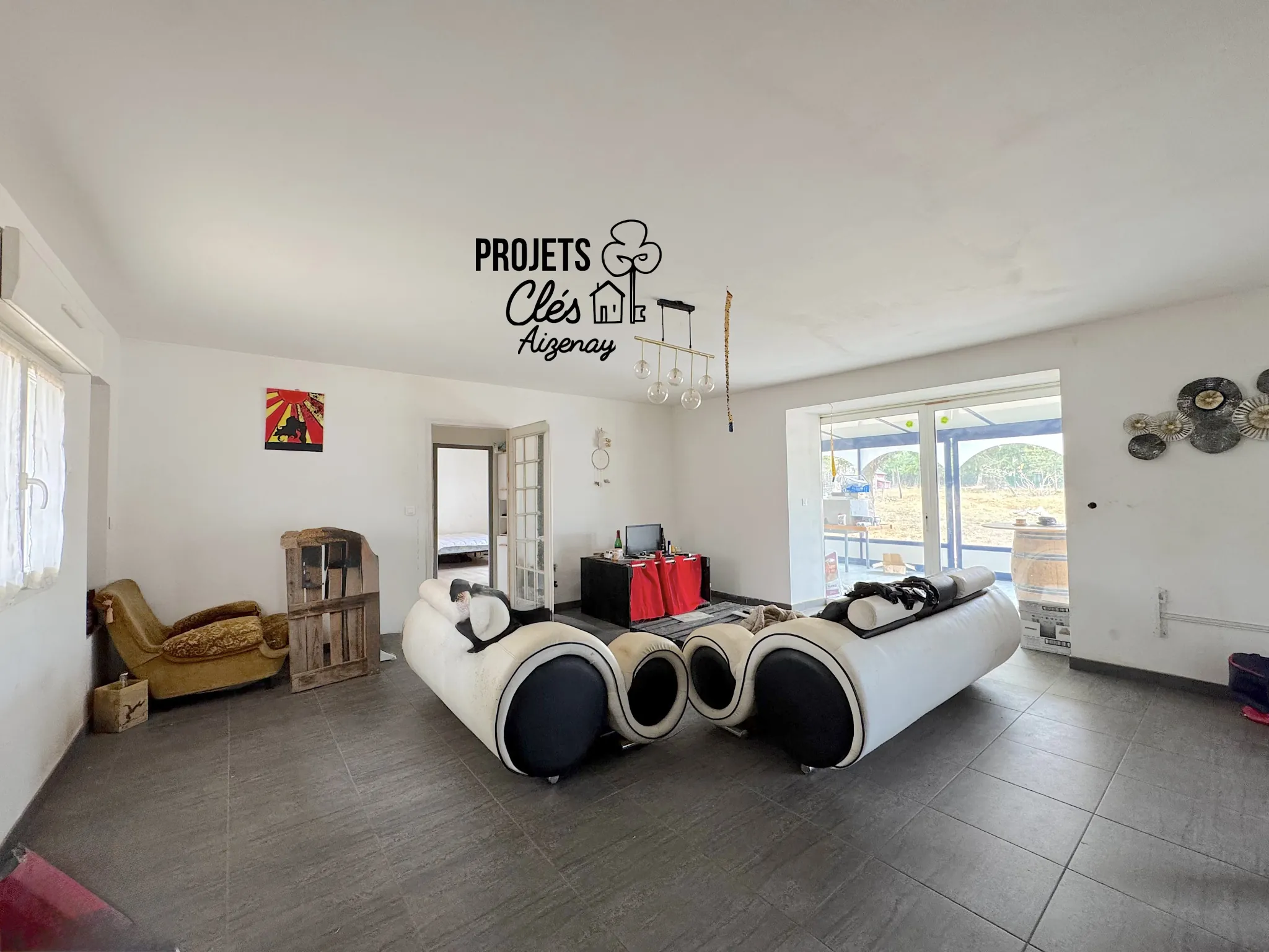 Maison de plain-pied avec véranda et grand terrain à Aizenay 