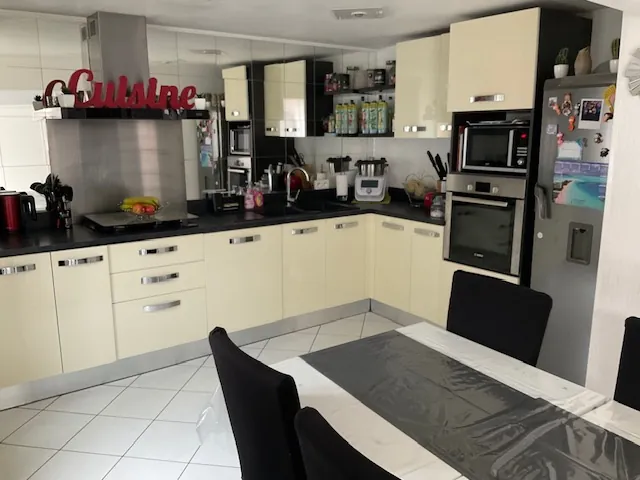 Maison rénovée avec 4 chambres à Bulgneville - Proche A31 