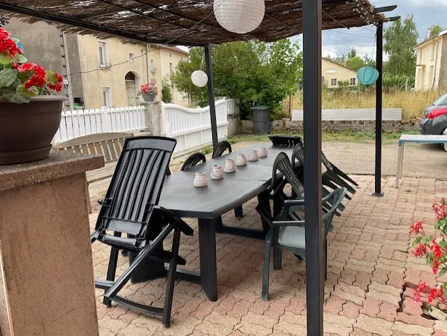 Maison rénovée avec 4 chambres à Bulgneville - Proche A31 