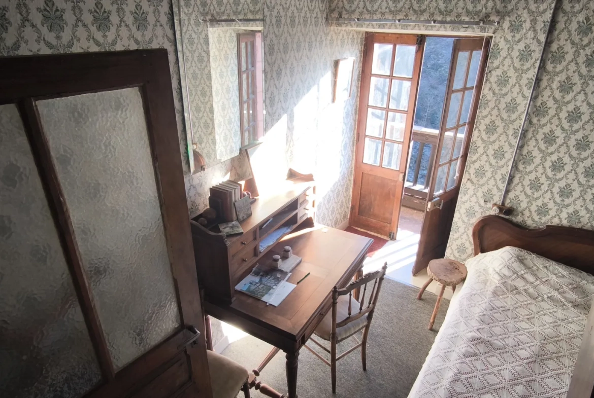 Maison en pierre avec vue panoramique à Conques-en-Rouergue 