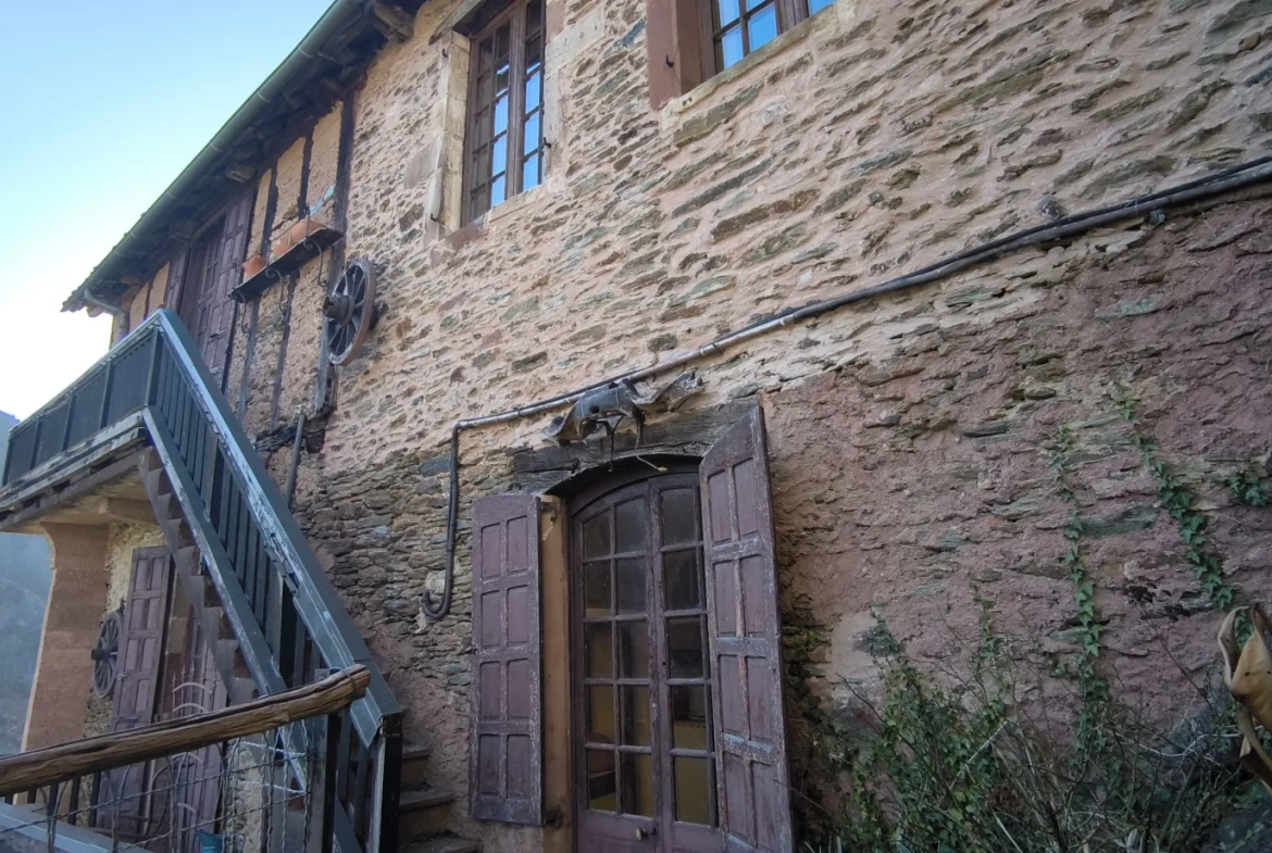 Maison en pierre avec vue panoramique à Conques-en-Rouergue 