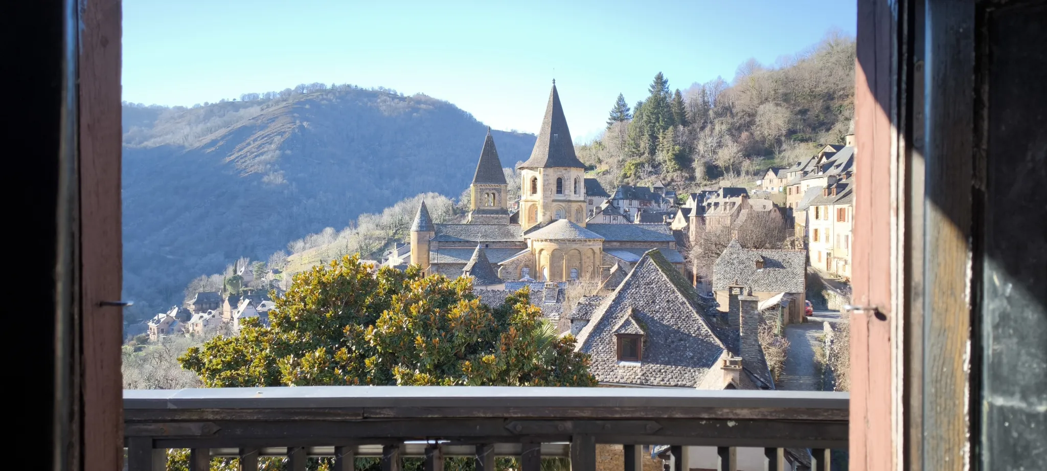 Maison en pierre avec vue panoramique à Conques-en-Rouergue 