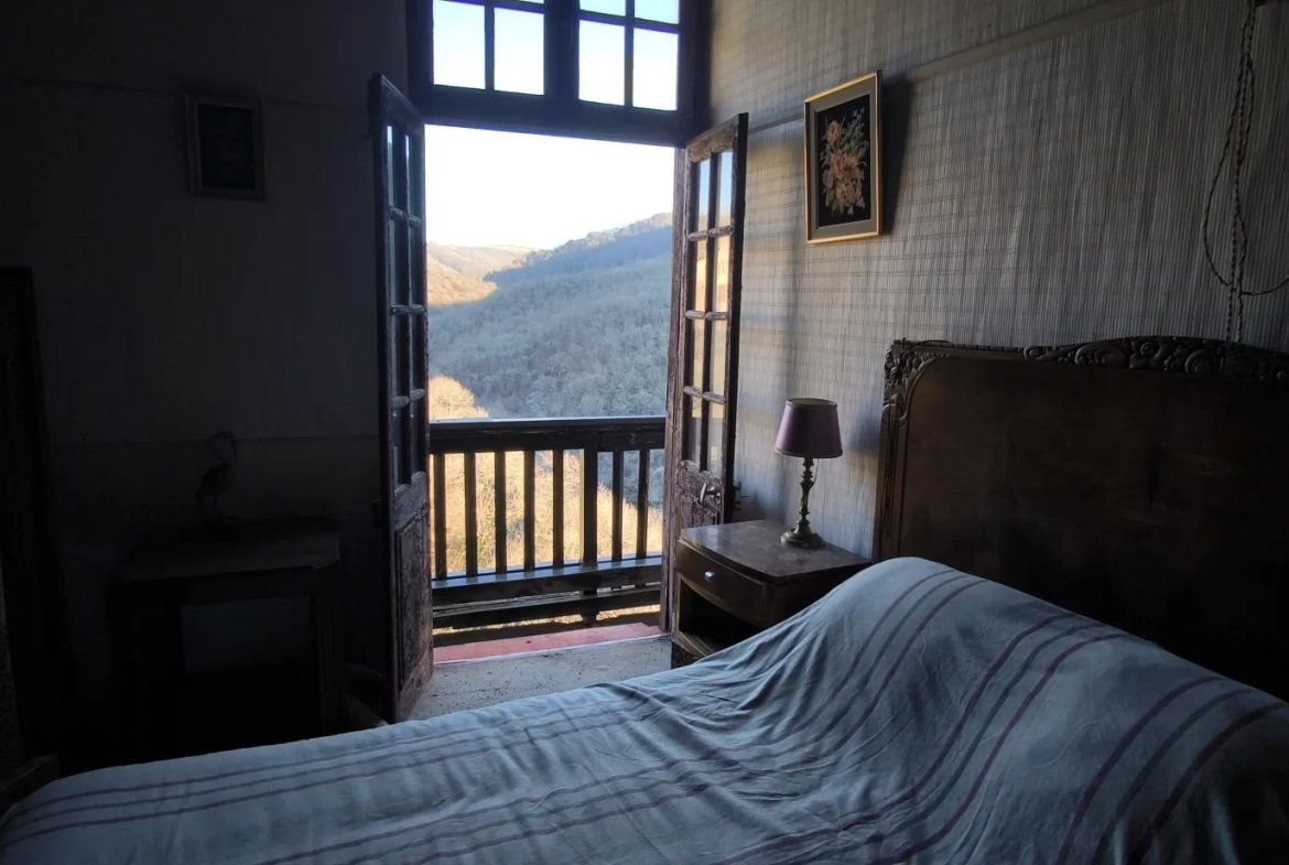 Maison en pierre avec vue panoramique à Conques-en-Rouergue 