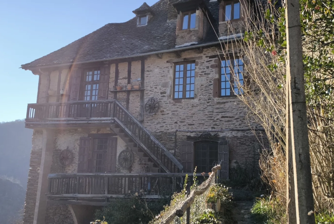 Maison en pierre avec vue panoramique à Conques-en-Rouergue 