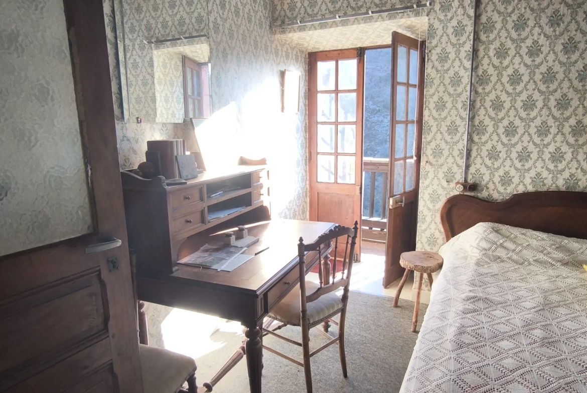 Maison en pierre avec vue panoramique à Conques-en-Rouergue 
