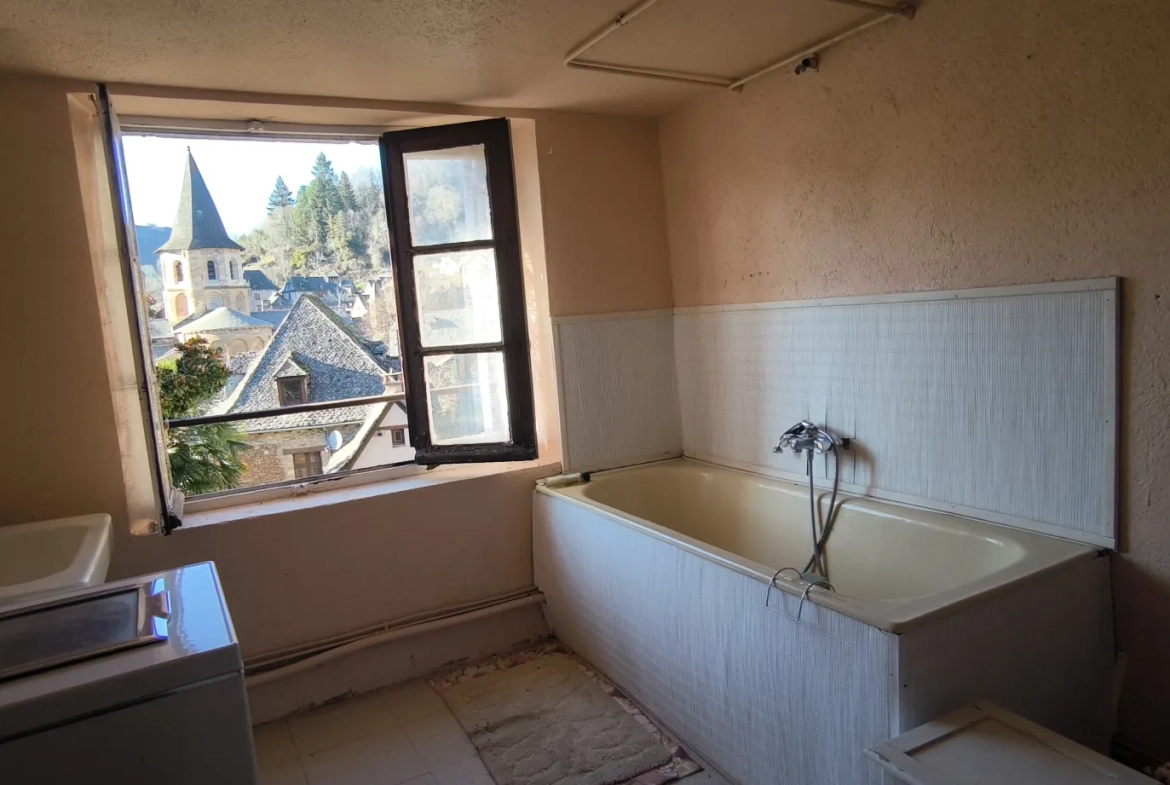 Maison en pierre avec vue panoramique à Conques-en-Rouergue 