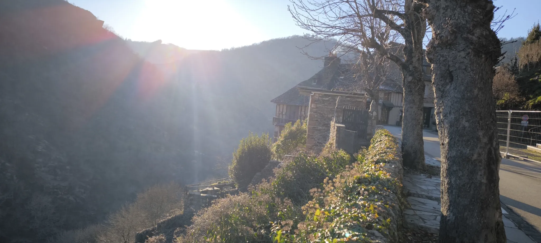 Maison en pierre avec vue panoramique à Conques-en-Rouergue 