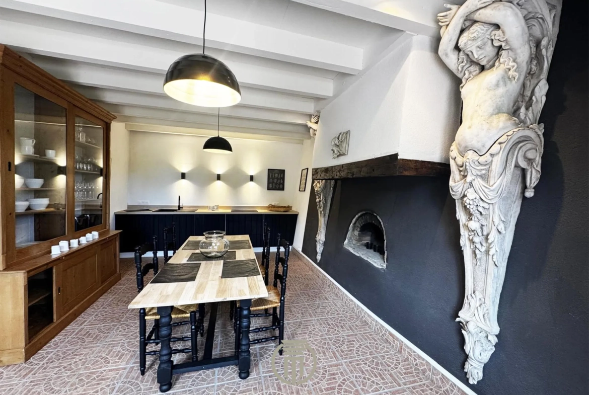 Maison de charme entièrement rénovée avec jardin, garage et dépendances à Lapalisse 