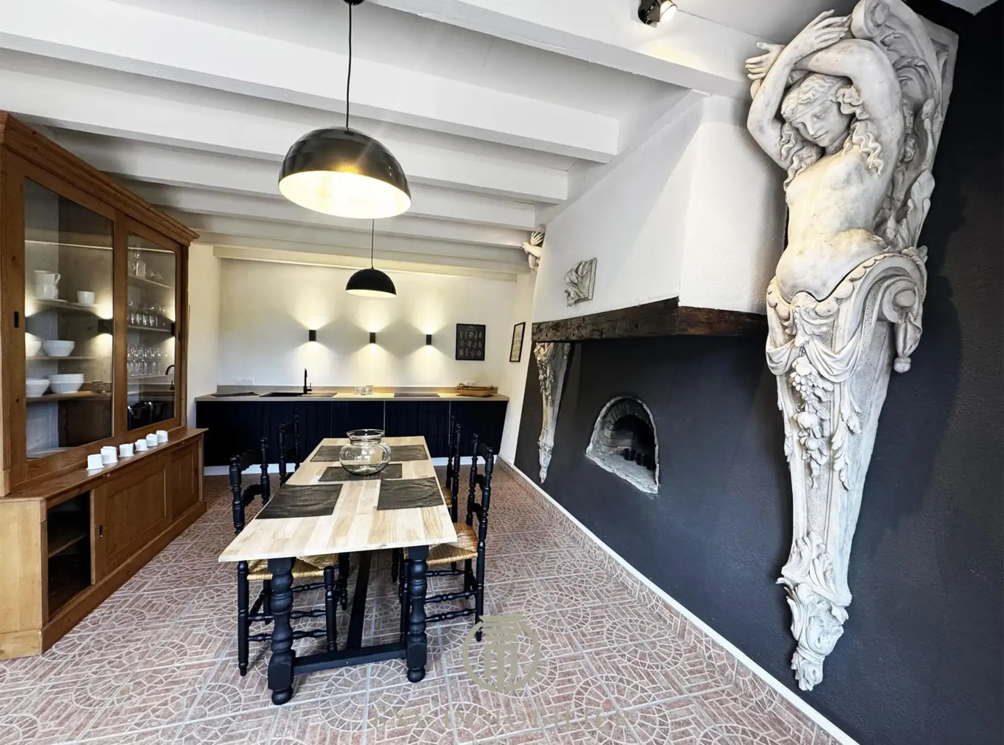 Maison de charme entièrement rénovée avec jardin, garage et dépendances à Lapalisse 