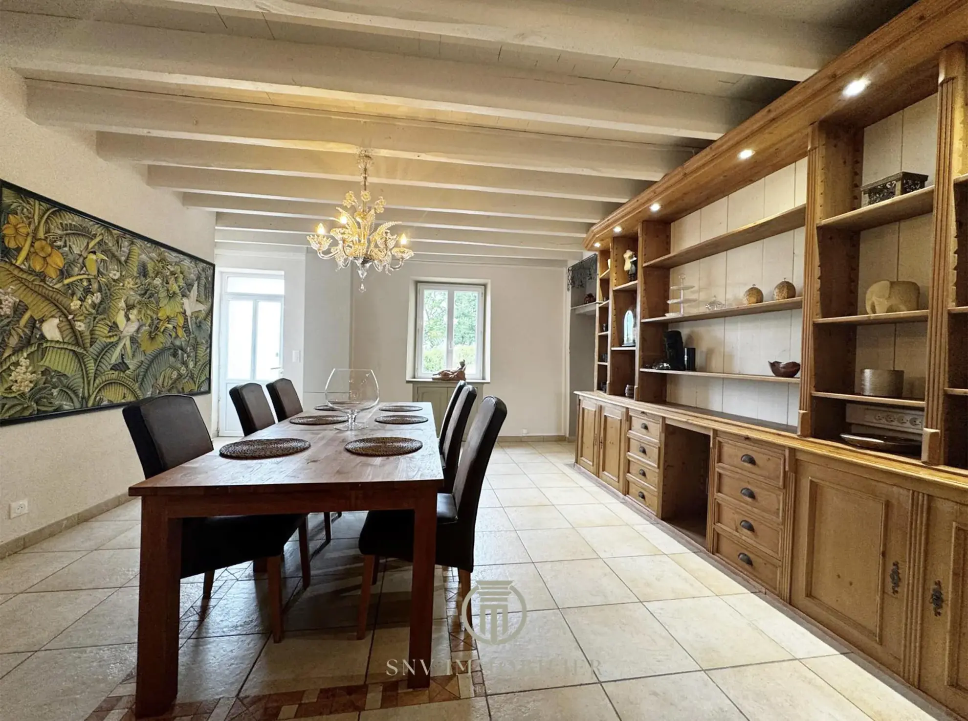 Maison de charme entièrement rénovée avec jardin, garage et dépendances à Lapalisse 