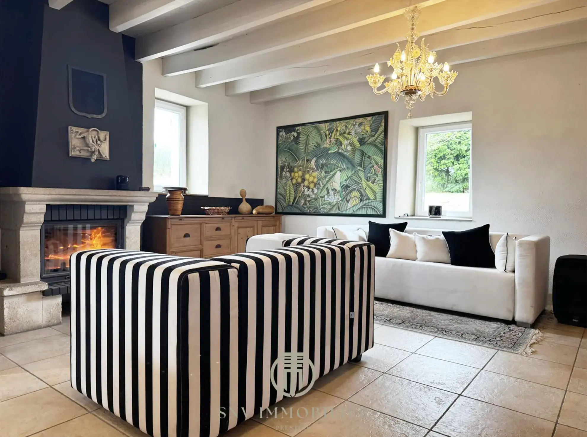 Maison de charme entièrement rénovée avec jardin, garage et dépendances à Lapalisse 