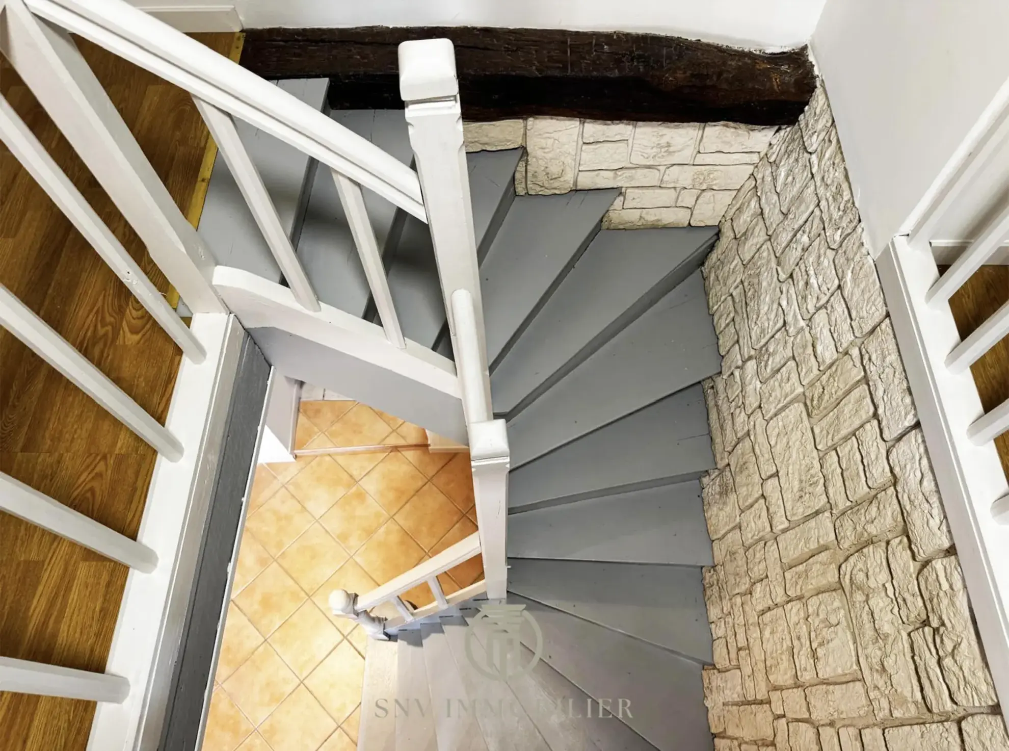 Maison de charme entièrement rénovée avec jardin, garage et dépendances à Lapalisse 