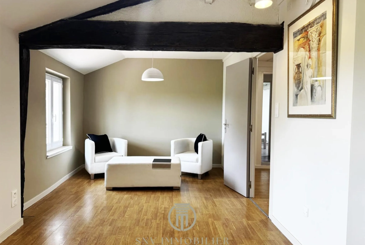 Maison de charme entièrement rénovée avec jardin, garage et dépendances à Lapalisse 