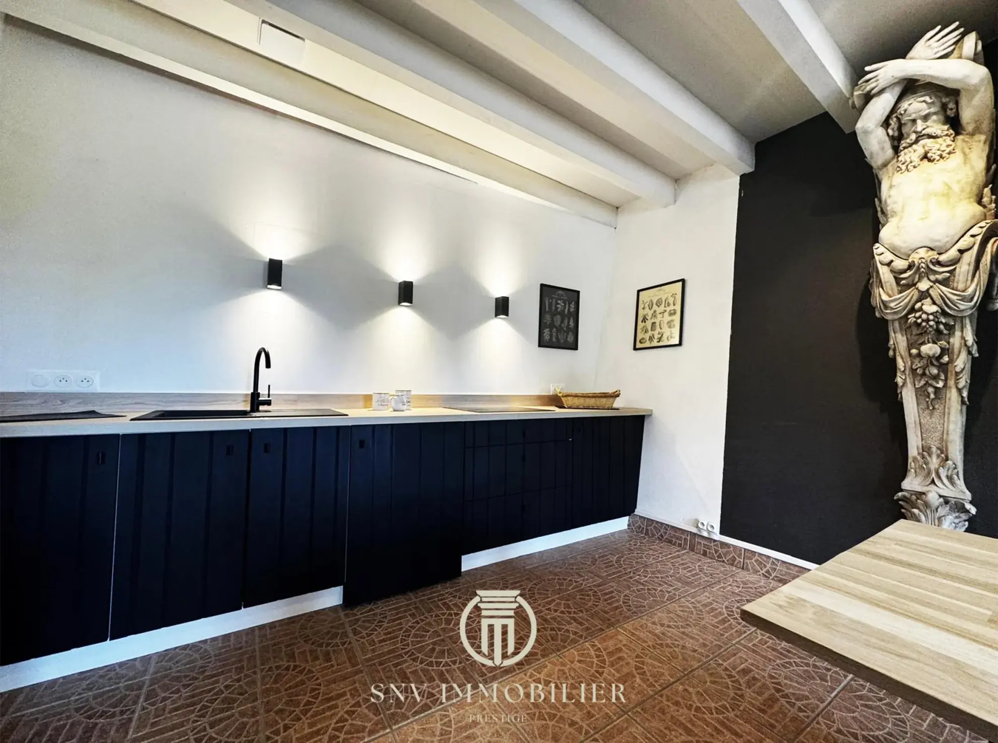 Maison de charme entièrement rénovée avec jardin, garage et dépendances à Lapalisse 