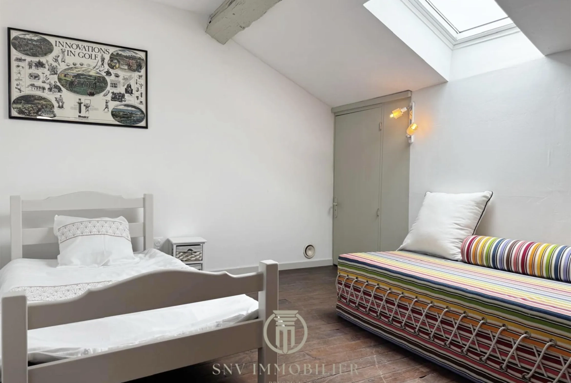 Maison de charme entièrement rénovée avec jardin, garage et dépendances à Lapalisse 