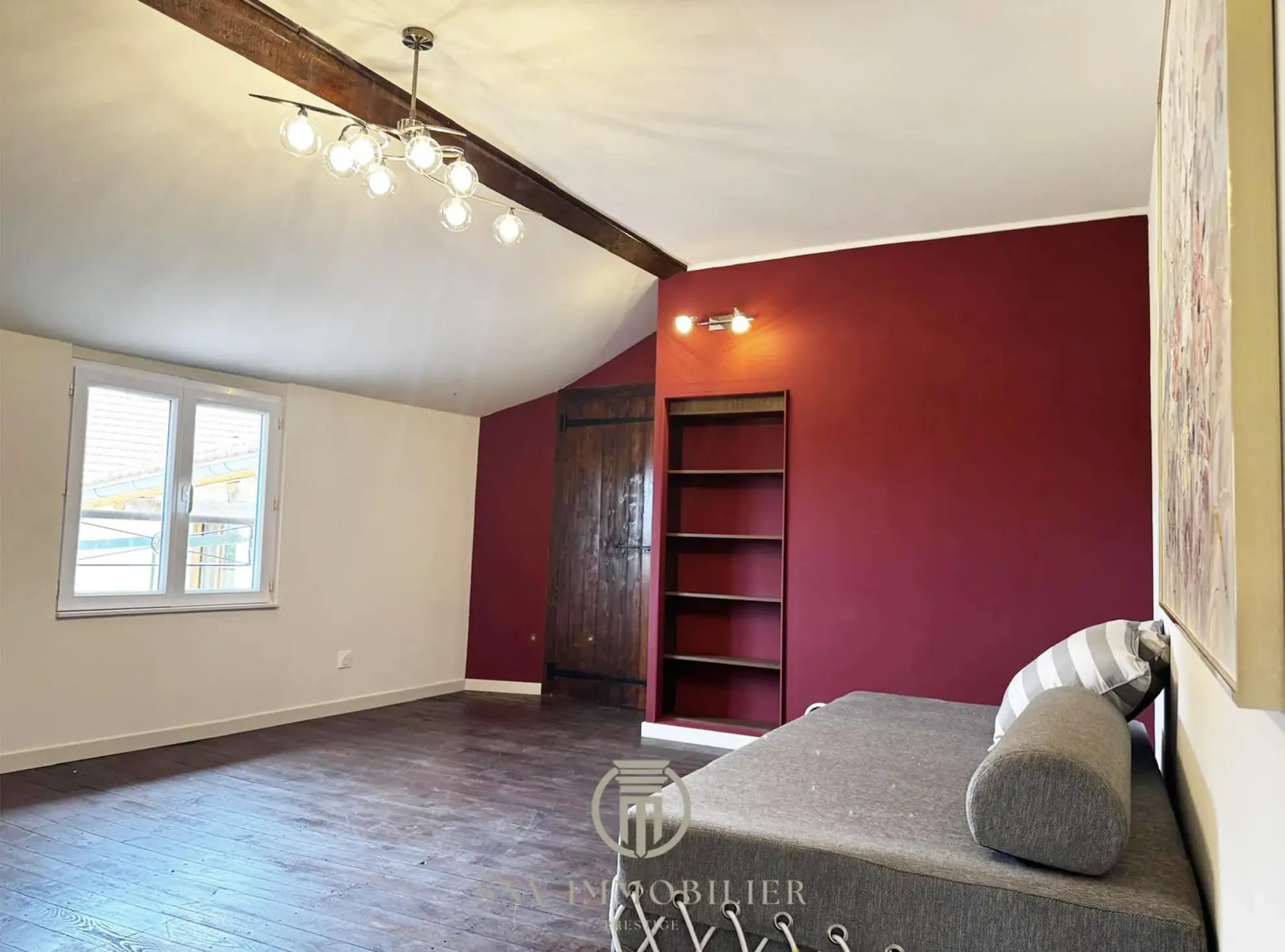 Maison de charme entièrement rénovée avec jardin, garage et dépendances à Lapalisse 