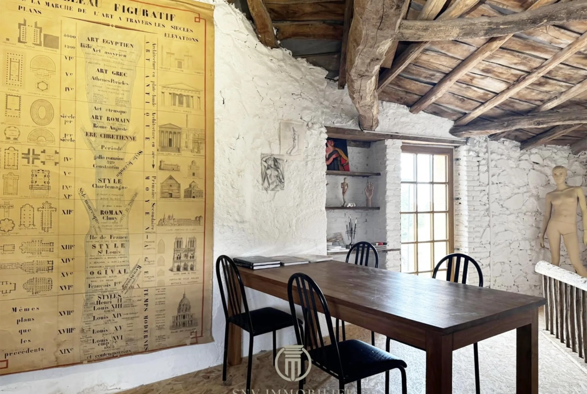 Maison de charme entièrement rénovée avec jardin, garage et dépendances à Lapalisse 