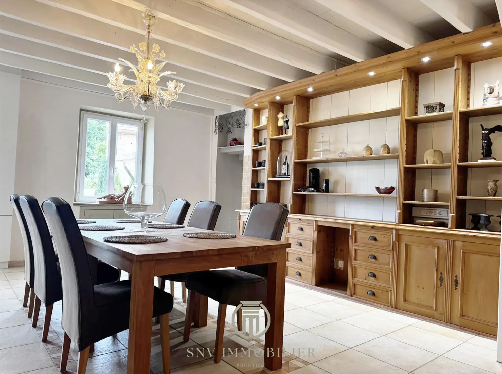 Maison de charme entièrement rénovée avec jardin, garage et dépendances à Lapalisse 