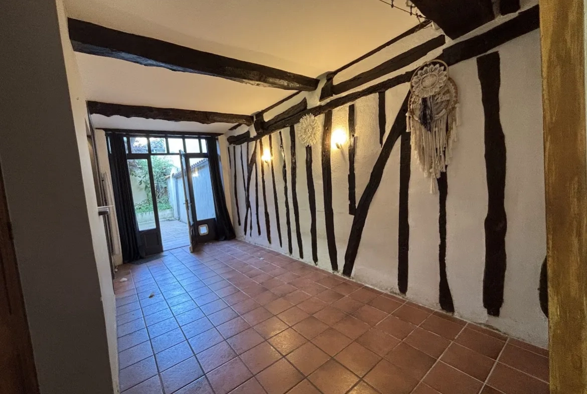 Maison de ville avec cour et charme authentique à Fleurance 