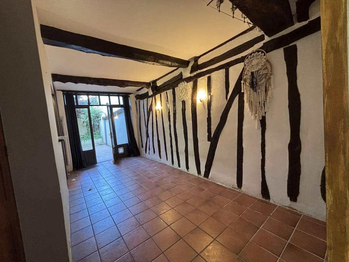 Maison de ville avec cour et charme authentique à Fleurance 