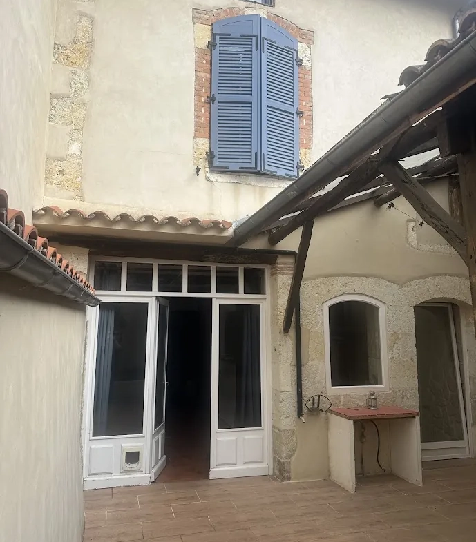 Maison de ville avec cour et charme authentique à Fleurance 