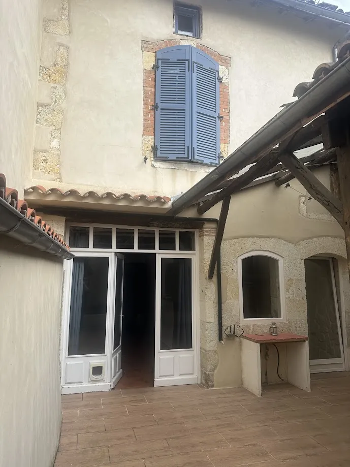Maison de ville avec cour et charme authentique à Fleurance 