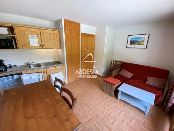 Appartement T2 à Saint-Sorlin d'Arves avec vue, proche pistes et bail commercial en cours