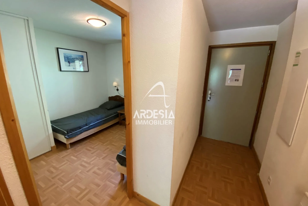 Appartement T2 à Saint-Sorlin d'Arves avec vue, proche pistes et bail commercial en cours 
