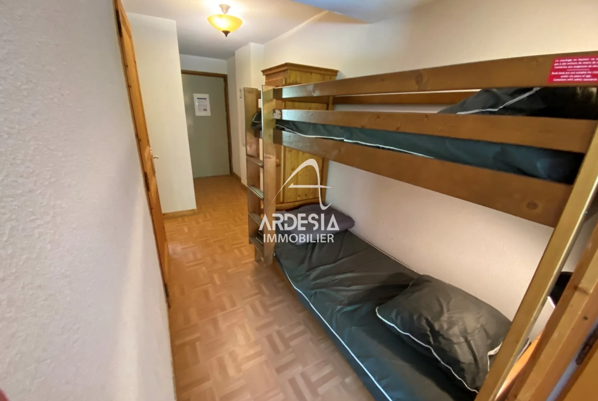 Appartement T2 à Saint-Sorlin d'Arves avec vue, proche pistes et bail commercial en cours 