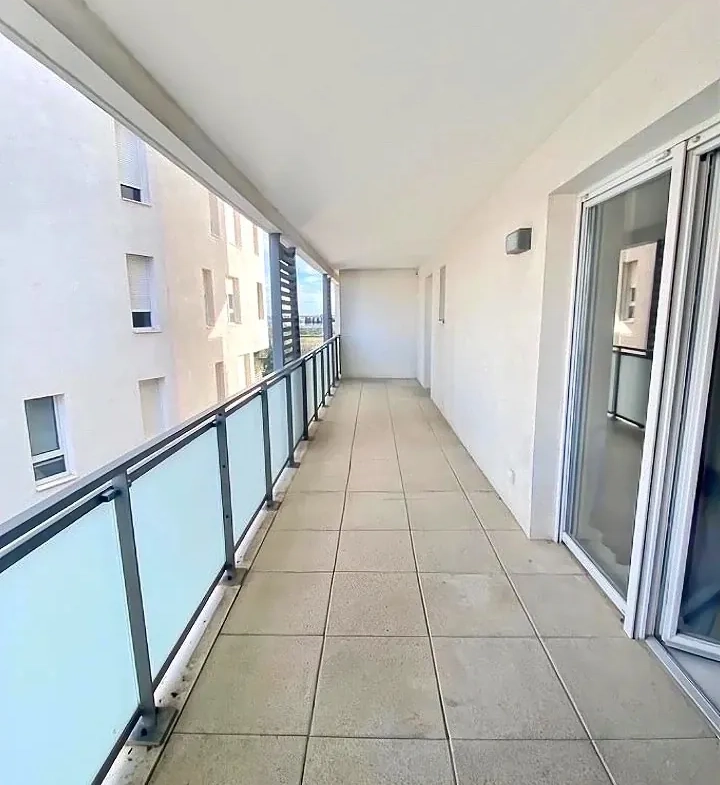 Appartement T2 de 45 m² avec terrasse et parking à Port Marianne, Montpellier 