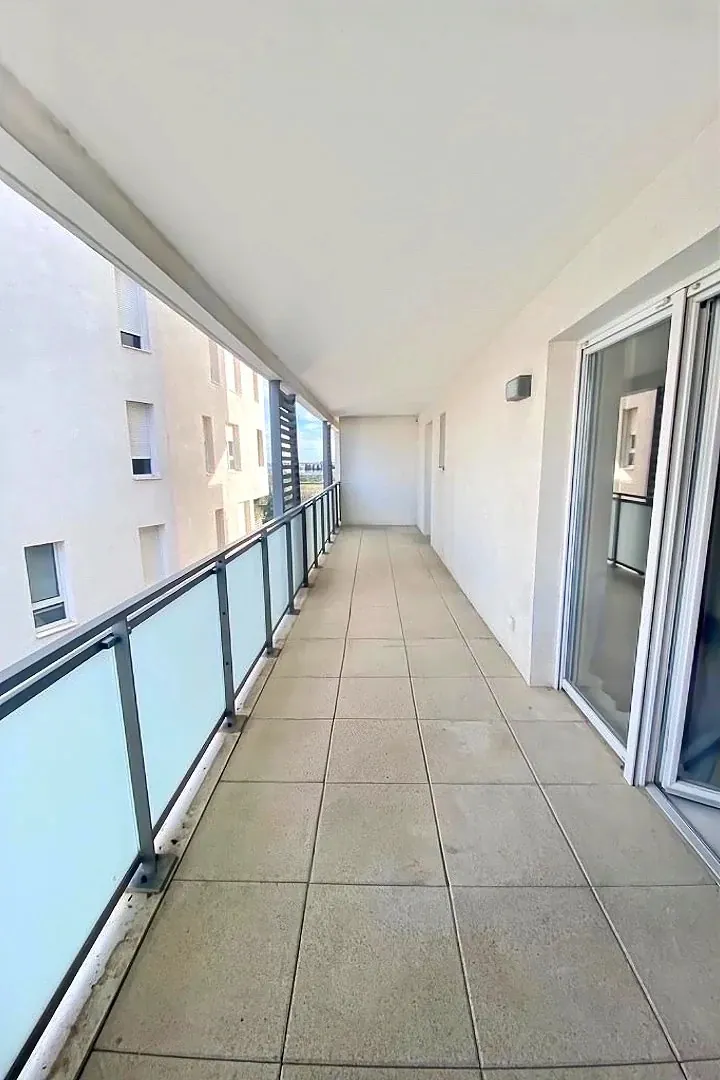 Appartement T2 de 45 m² avec terrasse et parking à Port Marianne, Montpellier 