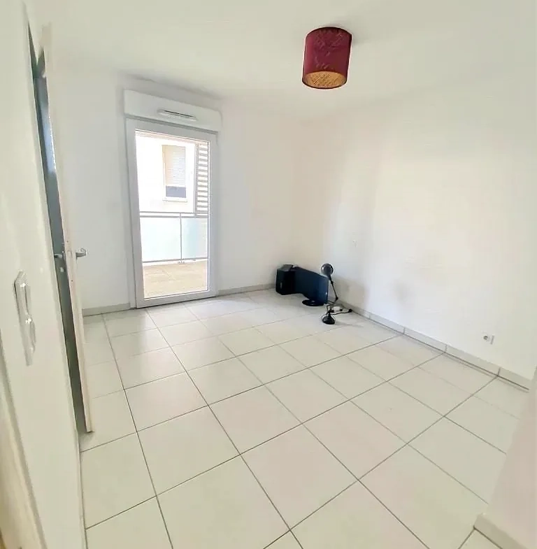Appartement T2 de 45 m² avec terrasse et parking à Port Marianne, Montpellier 