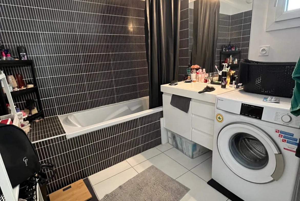 Appartement T2 de 45 m² avec terrasse et parking à Port Marianne, Montpellier 