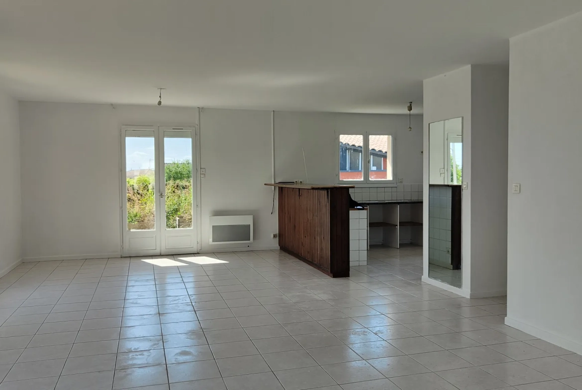 Maison de plain-pied à Caudrot avec grand terrain et potentiel de rénovation 