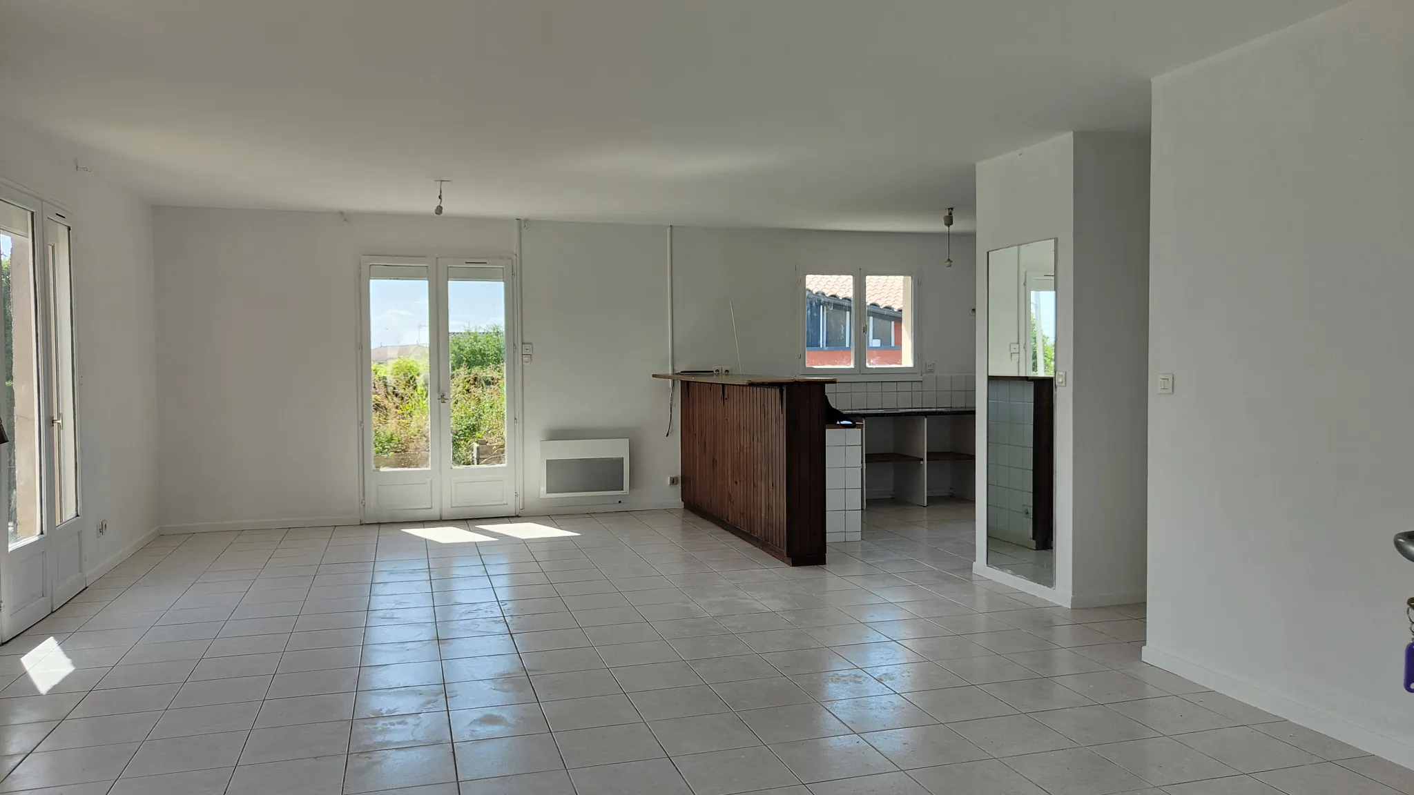 Maison de plain-pied à Caudrot avec grand terrain et potentiel de rénovation 