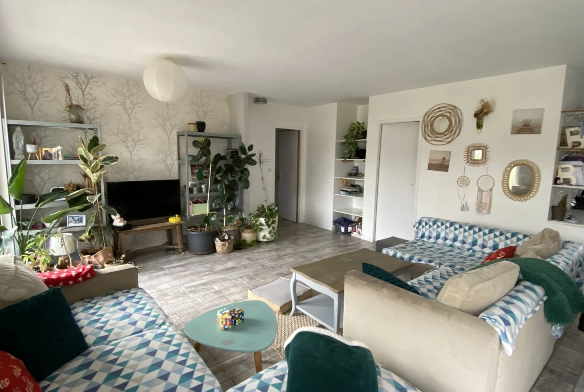 Maison 5 chambres à Lignan de Bazas, construction 2014, jardin et panneaux solaires 