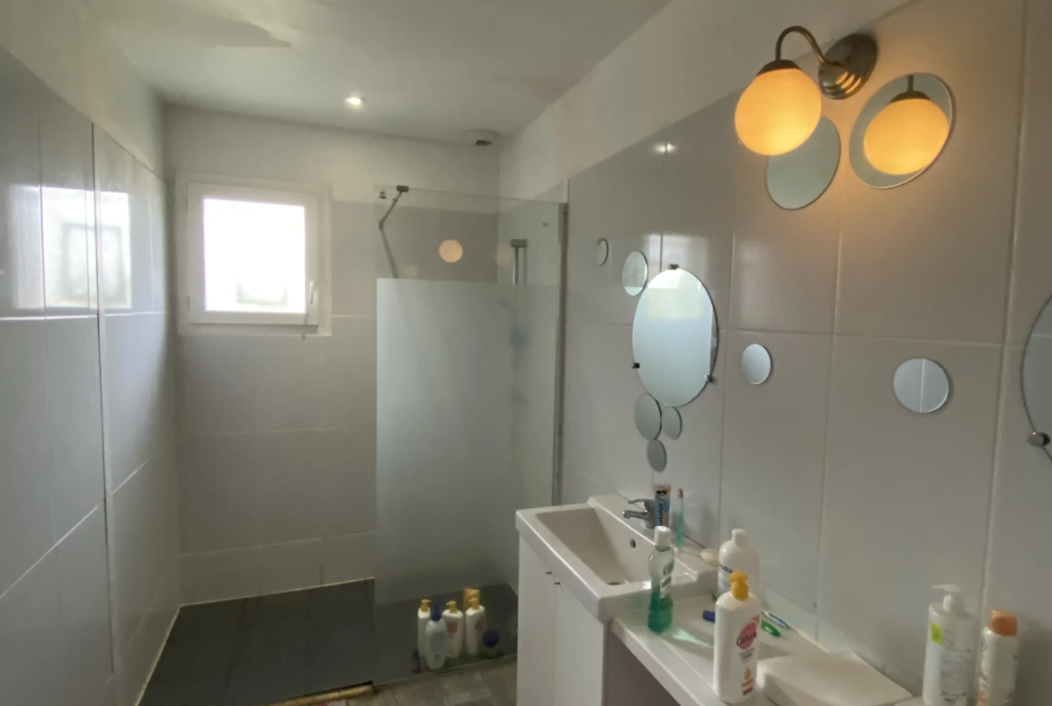 Maison 5 chambres à Lignan de Bazas, construction 2014, jardin et panneaux solaires 