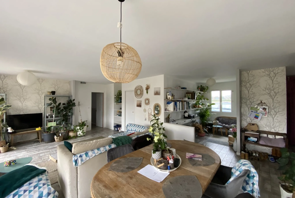 Maison 5 chambres à Lignan de Bazas, construction 2014, jardin et panneaux solaires 