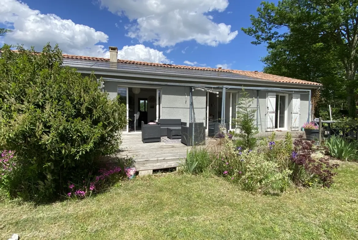 Maison 5 chambres à Lignan de Bazas, construction 2014, jardin et panneaux solaires 