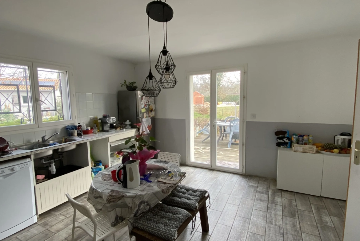 Maison 5 chambres à Lignan de Bazas, construction 2014, jardin et panneaux solaires 