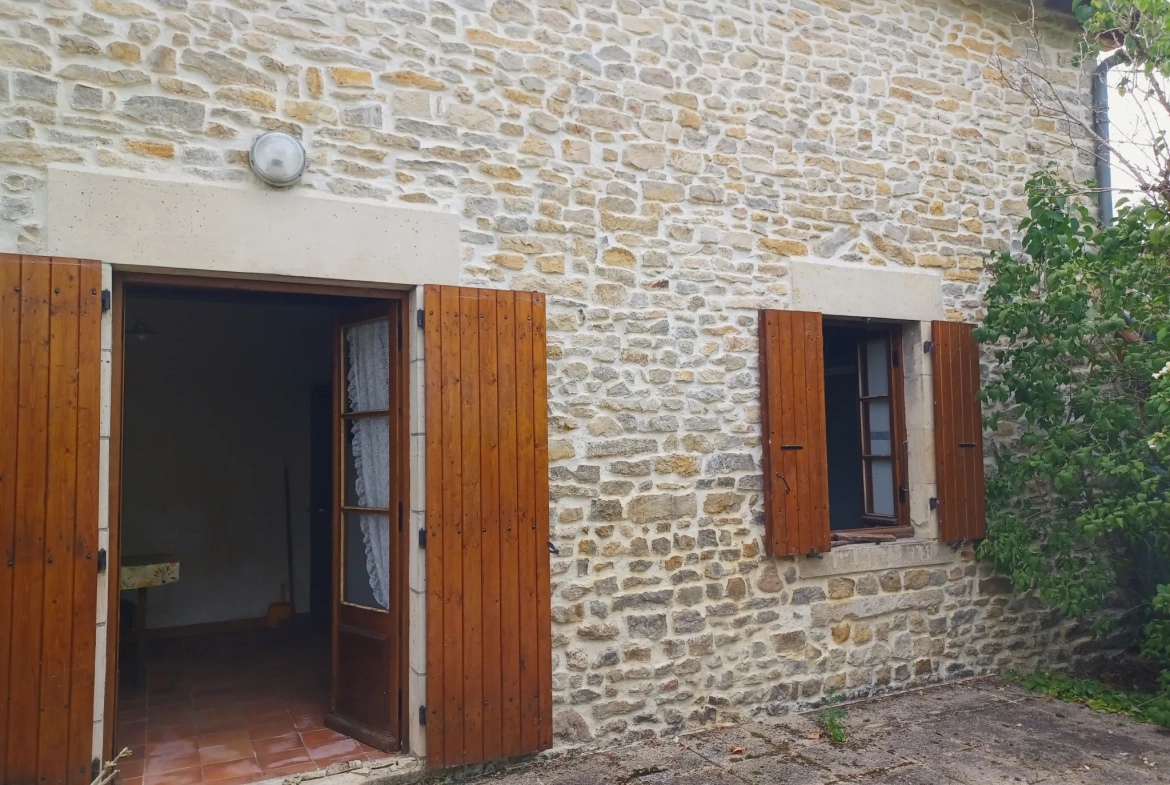 Maison de campagne avec grand terrain à vendre près de Nevers 