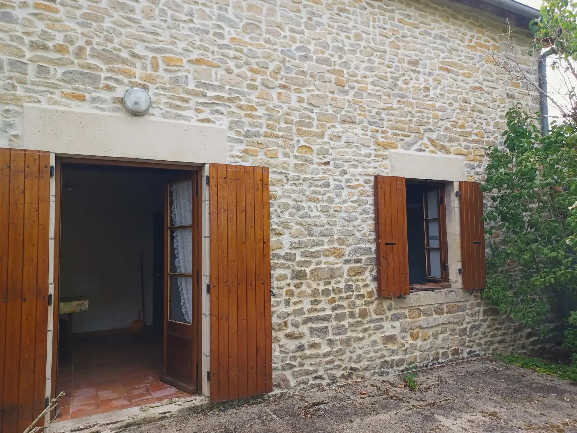 Maison de campagne avec grand terrain à vendre près de Nevers 