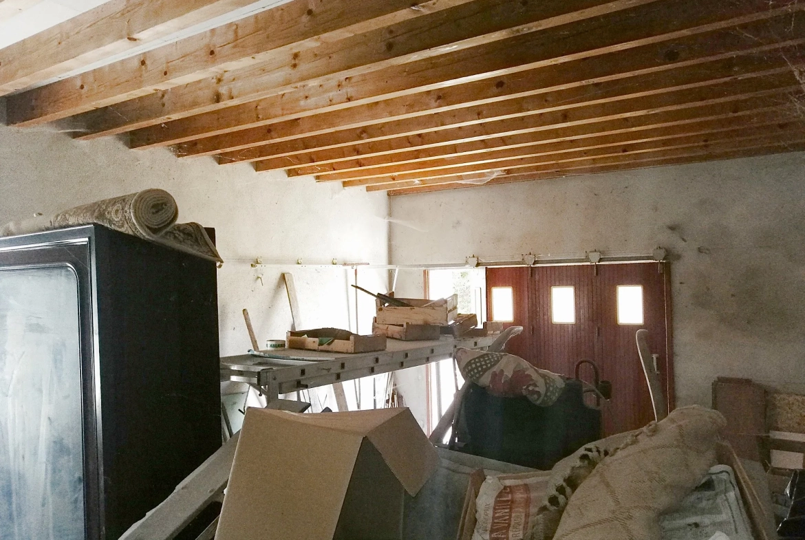 Maison de campagne avec grand terrain à vendre près de Nevers 