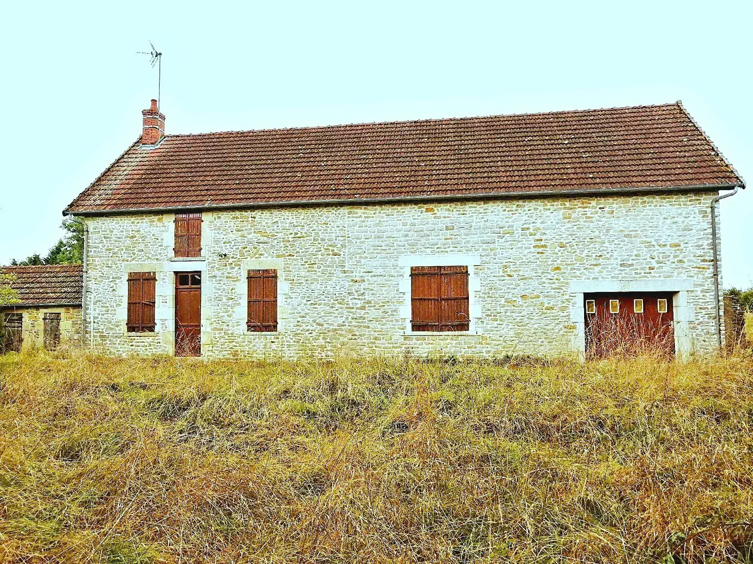 Maison de campagne avec grand terrain à vendre près de Nevers 
