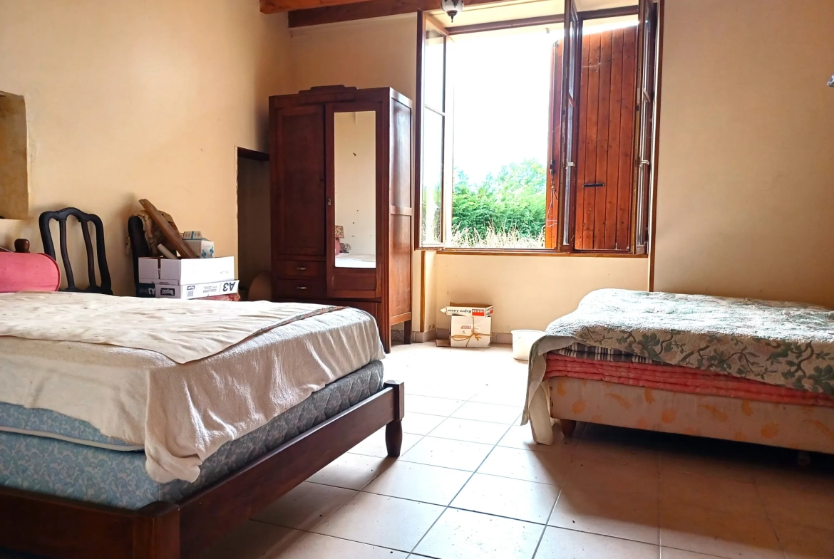 Maison de campagne avec grand terrain à vendre près de Nevers 