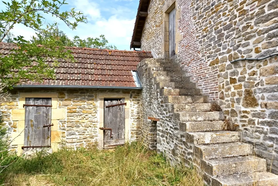 Maison de campagne avec grand terrain à vendre près de Nevers 