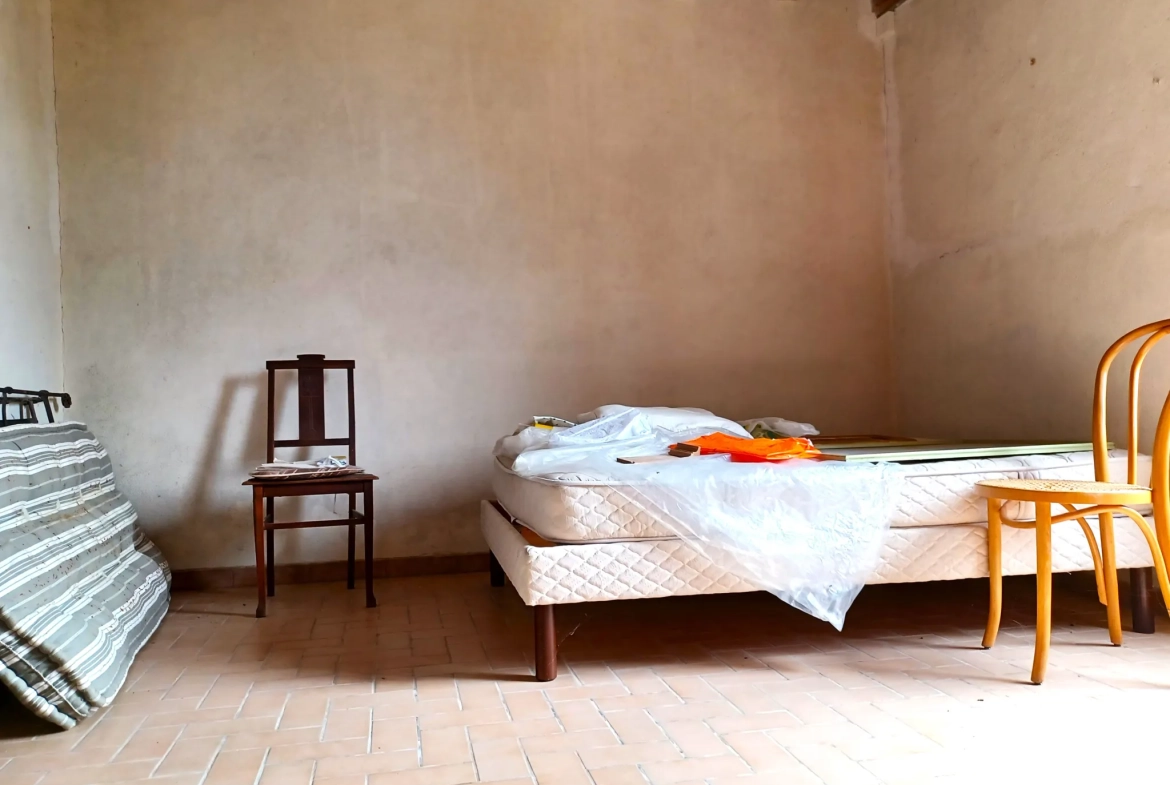 Maison de campagne avec grand terrain à vendre près de Nevers 