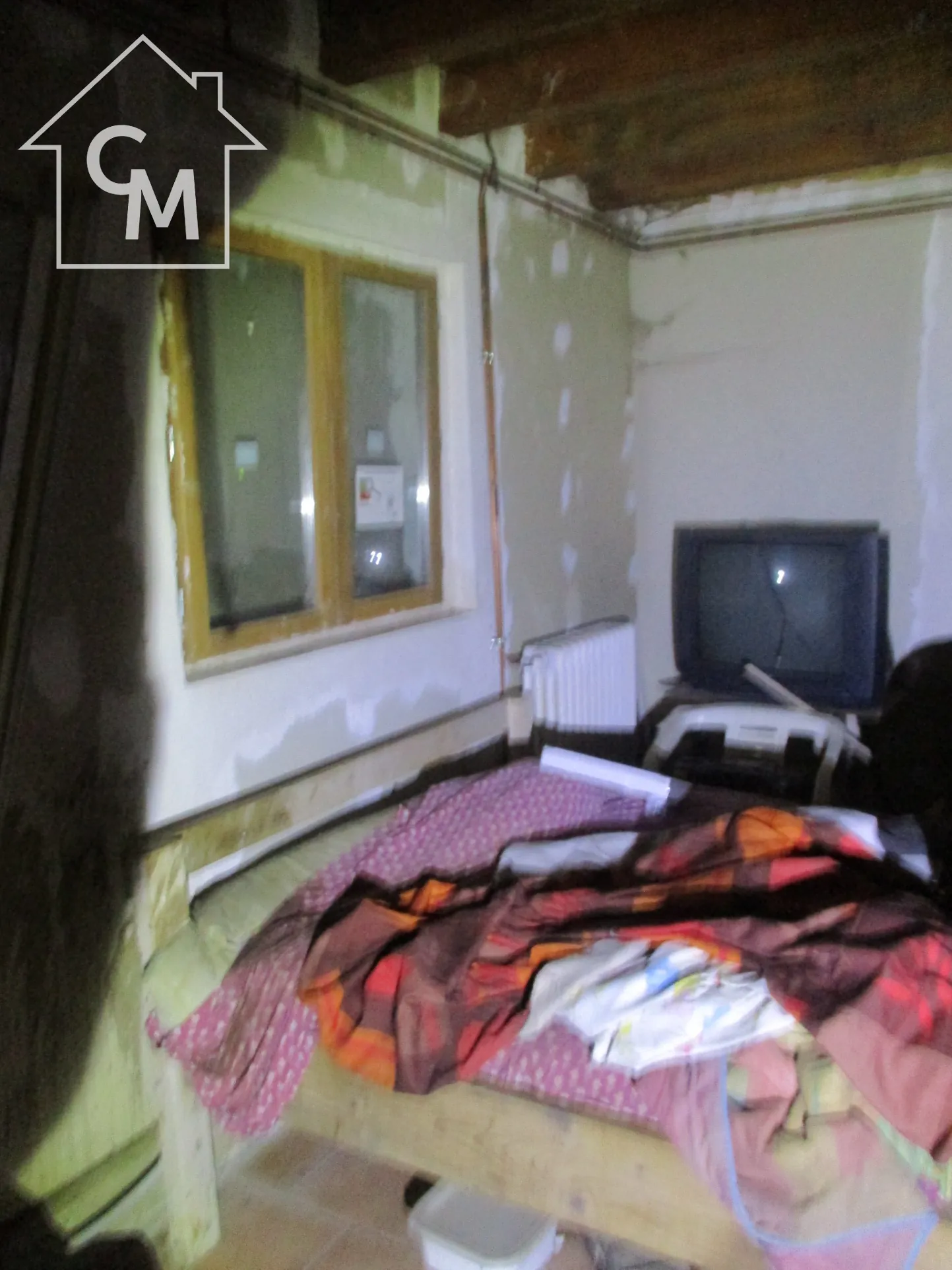 Ancienne grange rénovable avec 3 chambres à Val-doire-et-gartempe 