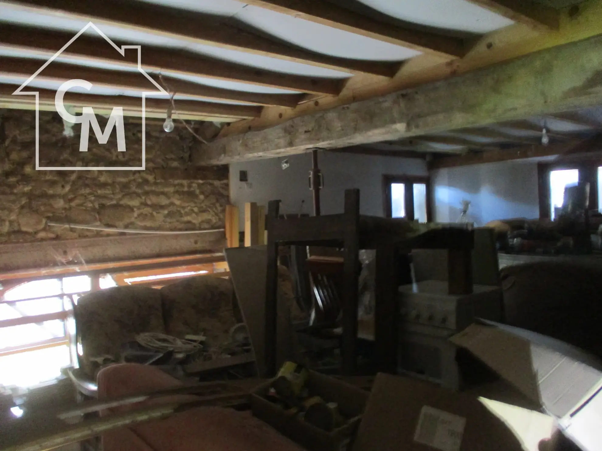 Ancienne grange rénovable avec 3 chambres à Val-doire-et-gartempe 